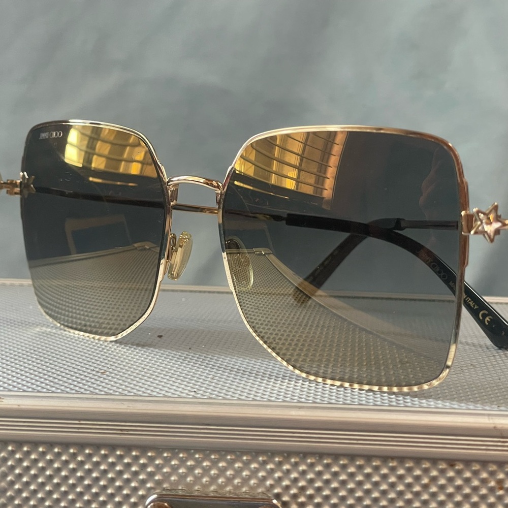 Chic Gold-Toned Square Sunglasses